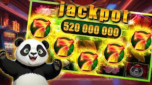 RT66 APP မြန်မာဖုန်းတွင် Live Casino နှင့် Slots ကစားနေသောမြင်ကွင်း